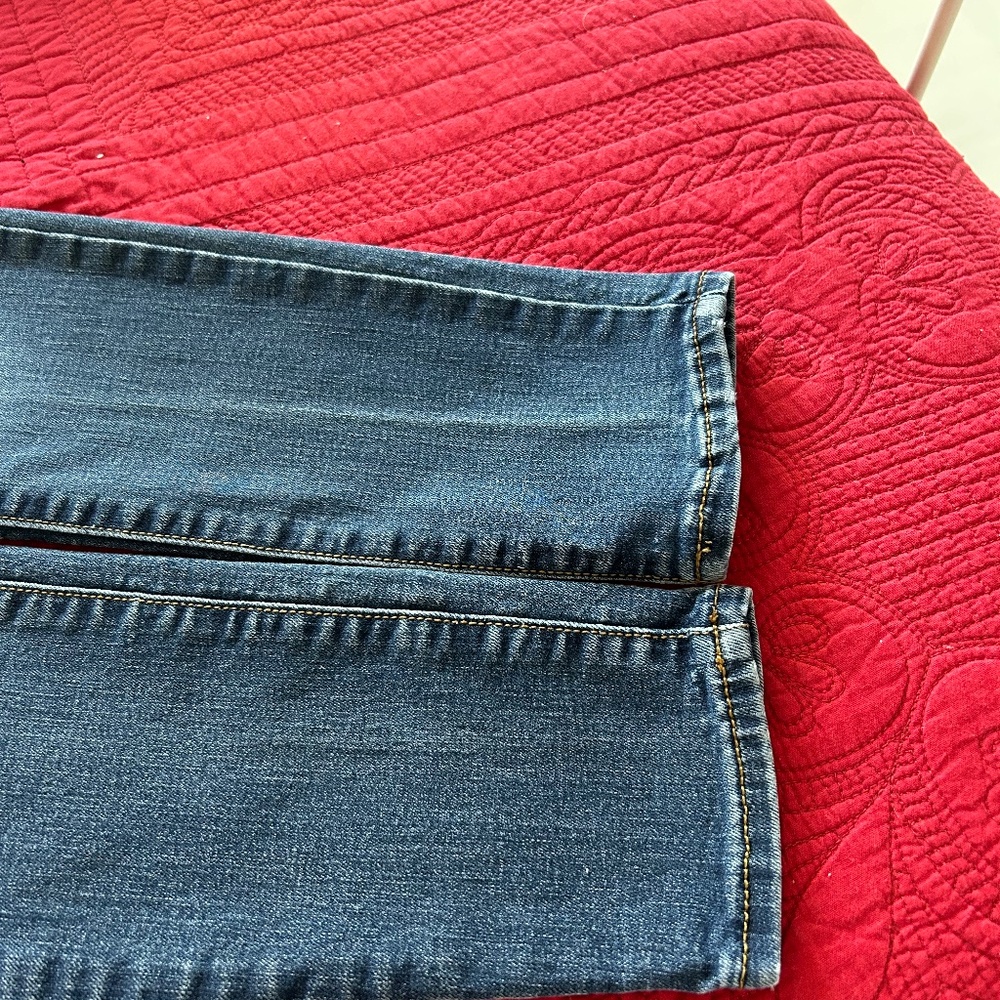 Old Navy Rock Star Mid rise jeans 9 inches.  Size 6 Short . - Picture 7 of 7
